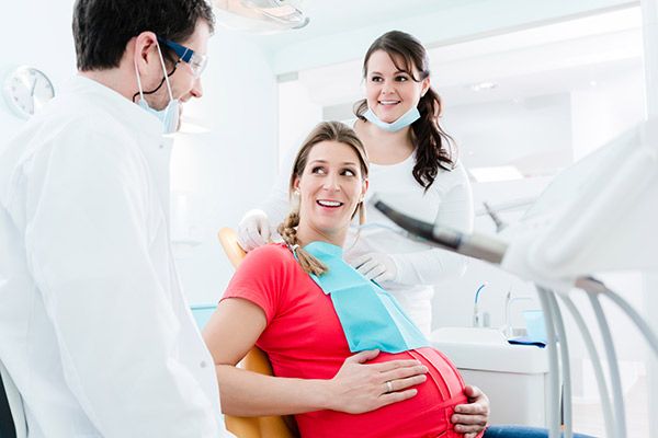 Pot tractar-se al dentista una dona embarassada?